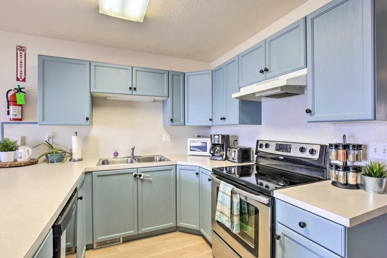 Spacious Garden City Townhome With Lake Views! Exteriör bild