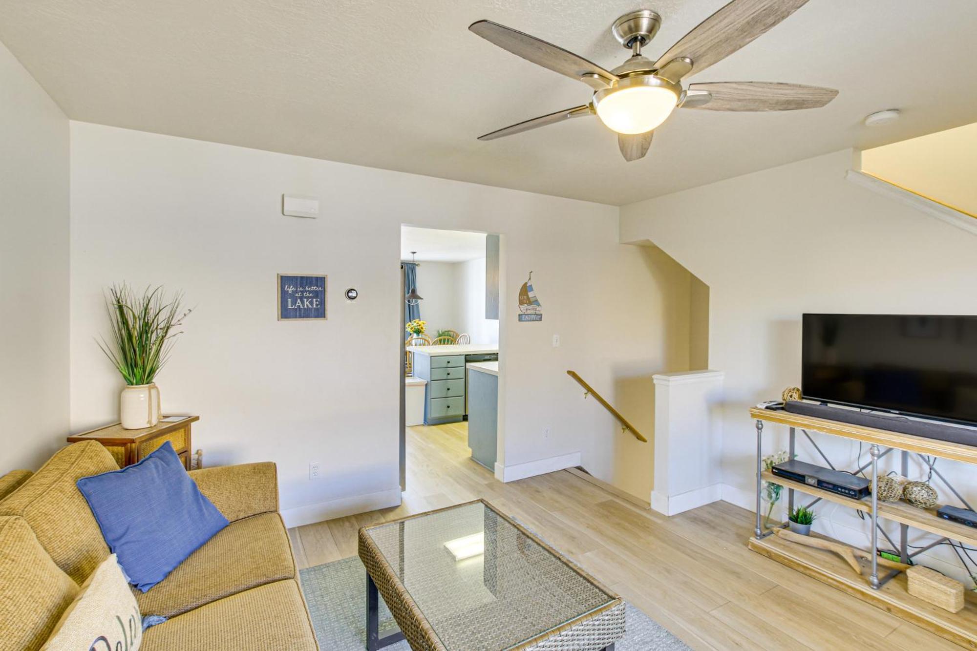 Spacious Garden City Townhome With Lake Views! Exteriör bild