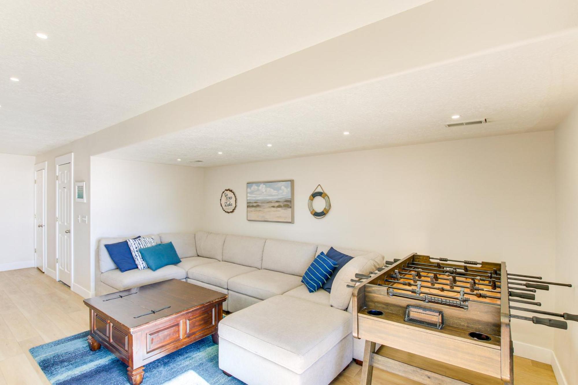Spacious Garden City Townhome With Lake Views! Exteriör bild